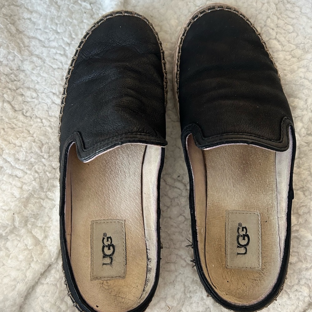 UGG Caleel Women’s black leather slip ons! Size 7!